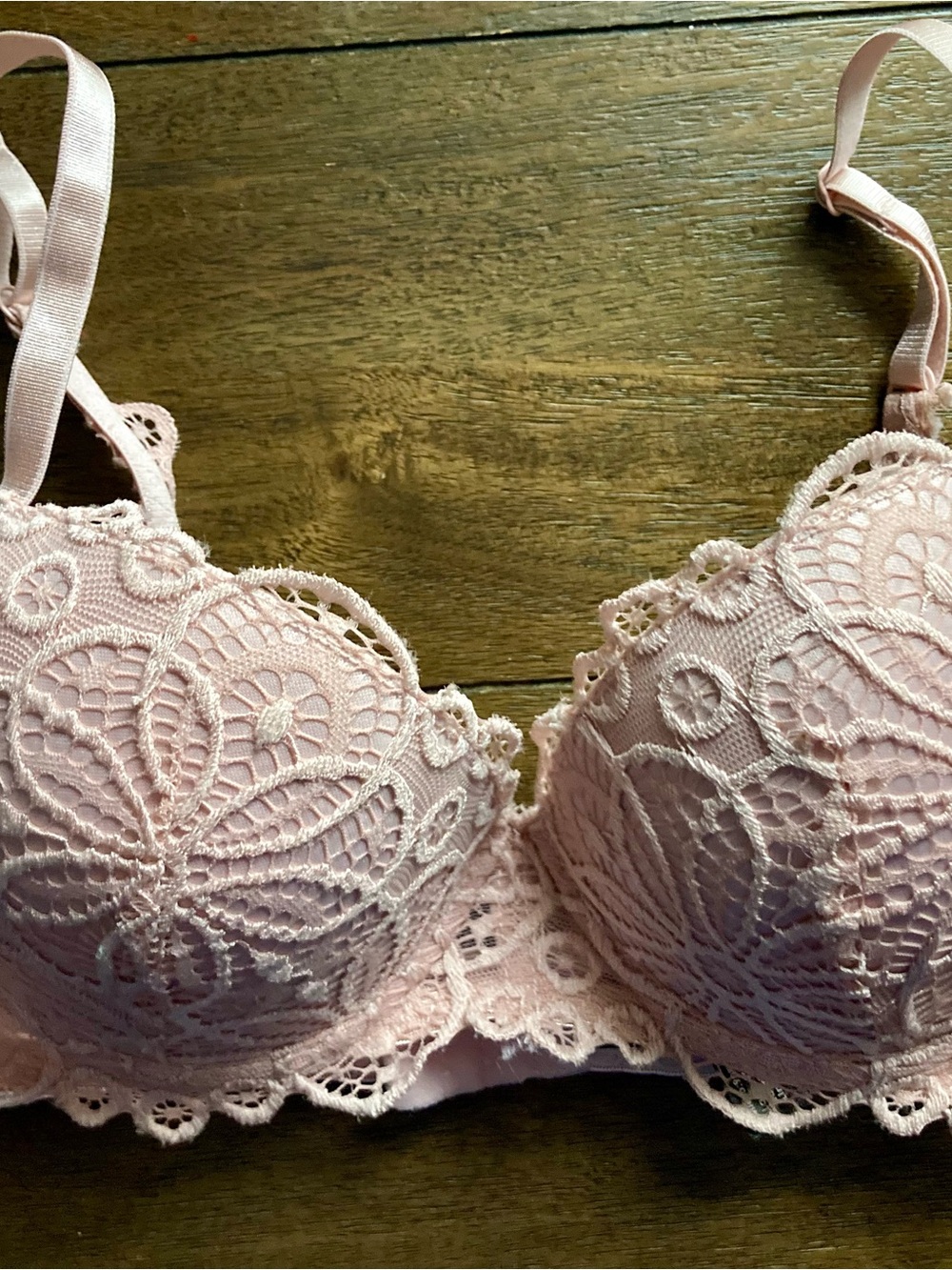 Pure Beauty Delicate Lace Underwire Bra in Light Pink